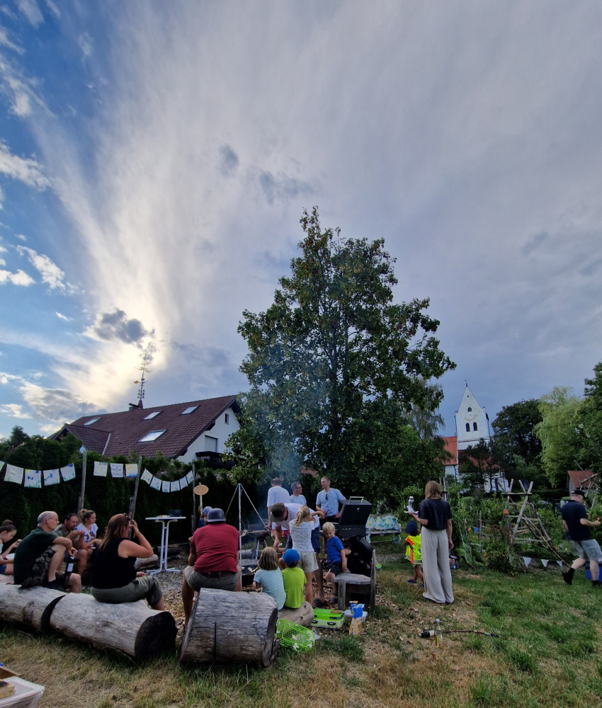 Kinder und Familien beim Sommerfest im Grünen Eck in Dickenreishausen